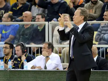 Aito García Reneses durante un partido Aito García Reneses durante un partido