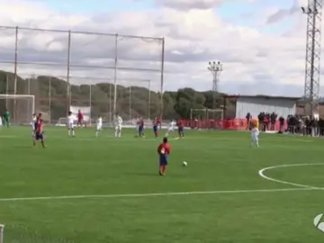 Golazo de un alevión del Atlético ante el Real Madrid Golazo de un alevión del Atlético ante el Real Madrid