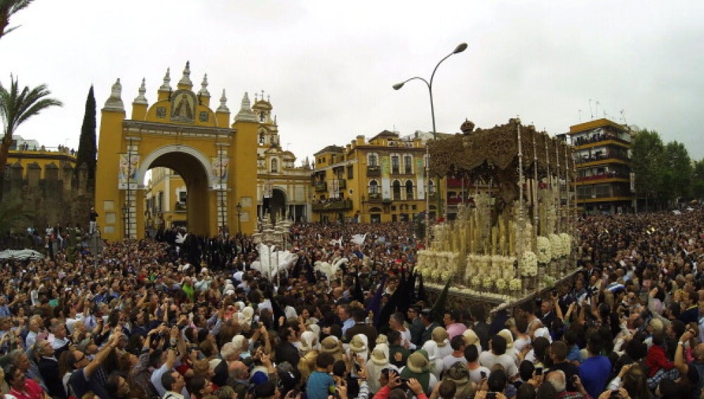 La procesión de la Macarena en Sevilla