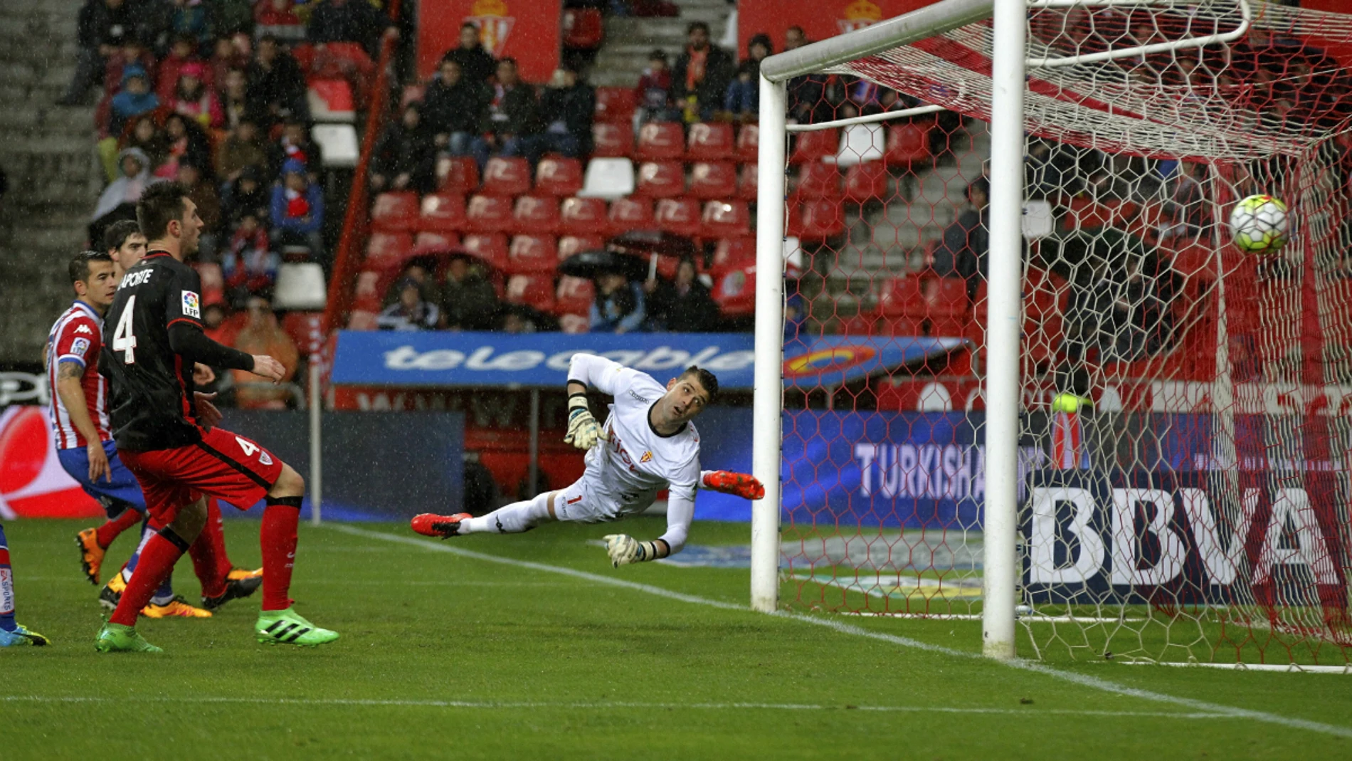 Cuellar encaja un gol con el Sporting Cuellar encaja un gol con el Sporting