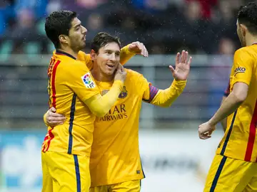 Leo Messi celebra un gol con Luis Suárez y Munir Leo Messi celebra un gol con Luis Suárez y Munir