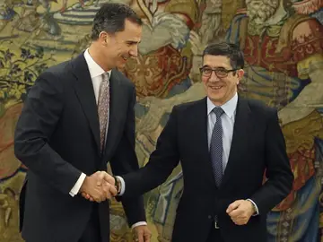 El Rey junto a Patxi López El Rey junto a Patxi López