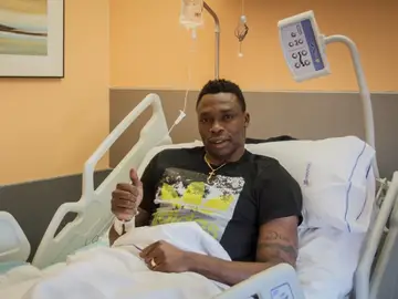 Kameni, tras ser operado Kameni, tras ser operado