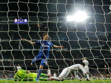 Huntelaar mete un gol al Real Madrid