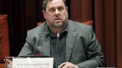 Junqueras se reúne con De Guindos en El Prat tras acudir al FLA para pedir 7.520 millones