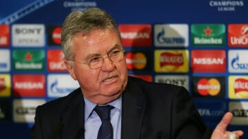 Guus Hiddink, en rueda de prensa