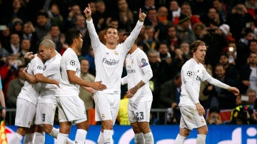 Los jugadores del Real Madrid celebran un gol de Cristiano Ronaldo