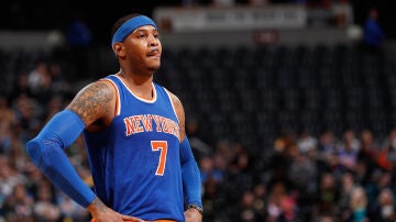 Carmelo Anthony lamenta una acción en el partido de los Knicks