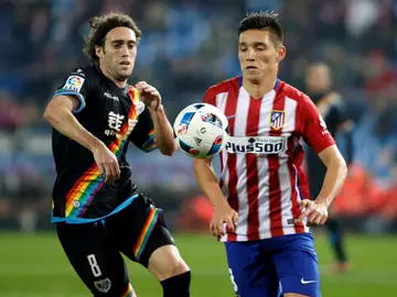 Kranevitter, mantiene el control de balón ante el Rayo Kranevitter, mantiene el control de balón ante el Rayo