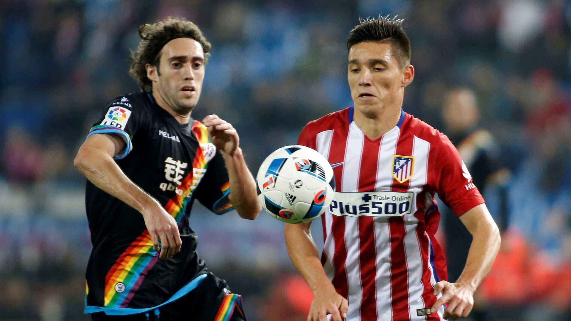 Kranevitter, mantiene el control de bal&oacute;n ante el Rayo