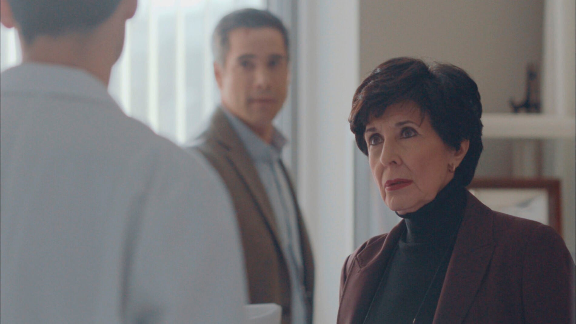 Adela y Daniel hablan con Alain