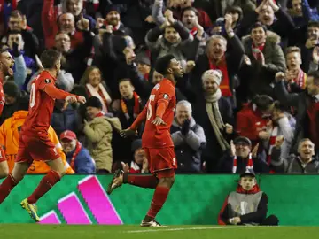 Sturridge celebra su gol de penalti contra el Manchester United Sturridge celebra su gol de penalti contra el Manchester United