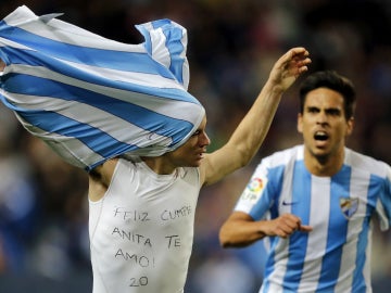 Juanpi se quita la camiseta para celebrar su golazo contra el Sporting