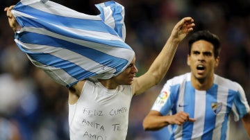 Juanpi se quita la camiseta para celebrar su golazo contra el Sporting
