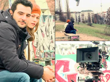 Nos fuimos hasta Berlín para grabar el 'casi' beso de Álex y Ulrike Nos fuimos hasta Berlín para grabar el 'casi' beso de Álex y Ulrike