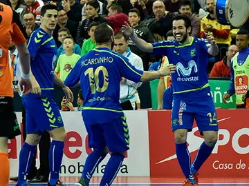 Ricardinho celebrando un tanto de su equipo. Ricardinho celebrando un tanto de su equipo.