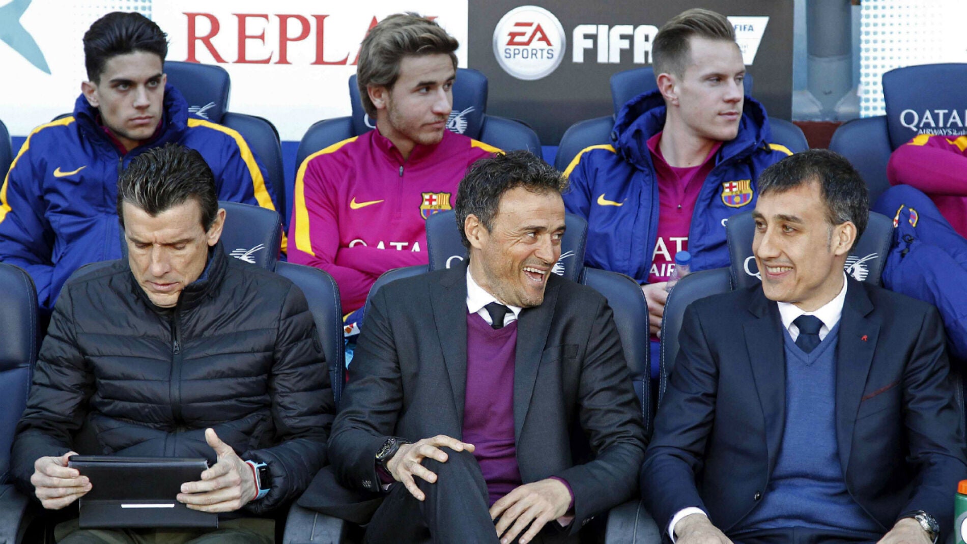 Luis Enrique, sonriente en el banquillo