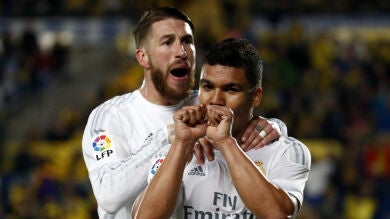 Casemiro maquilla otro ridículo