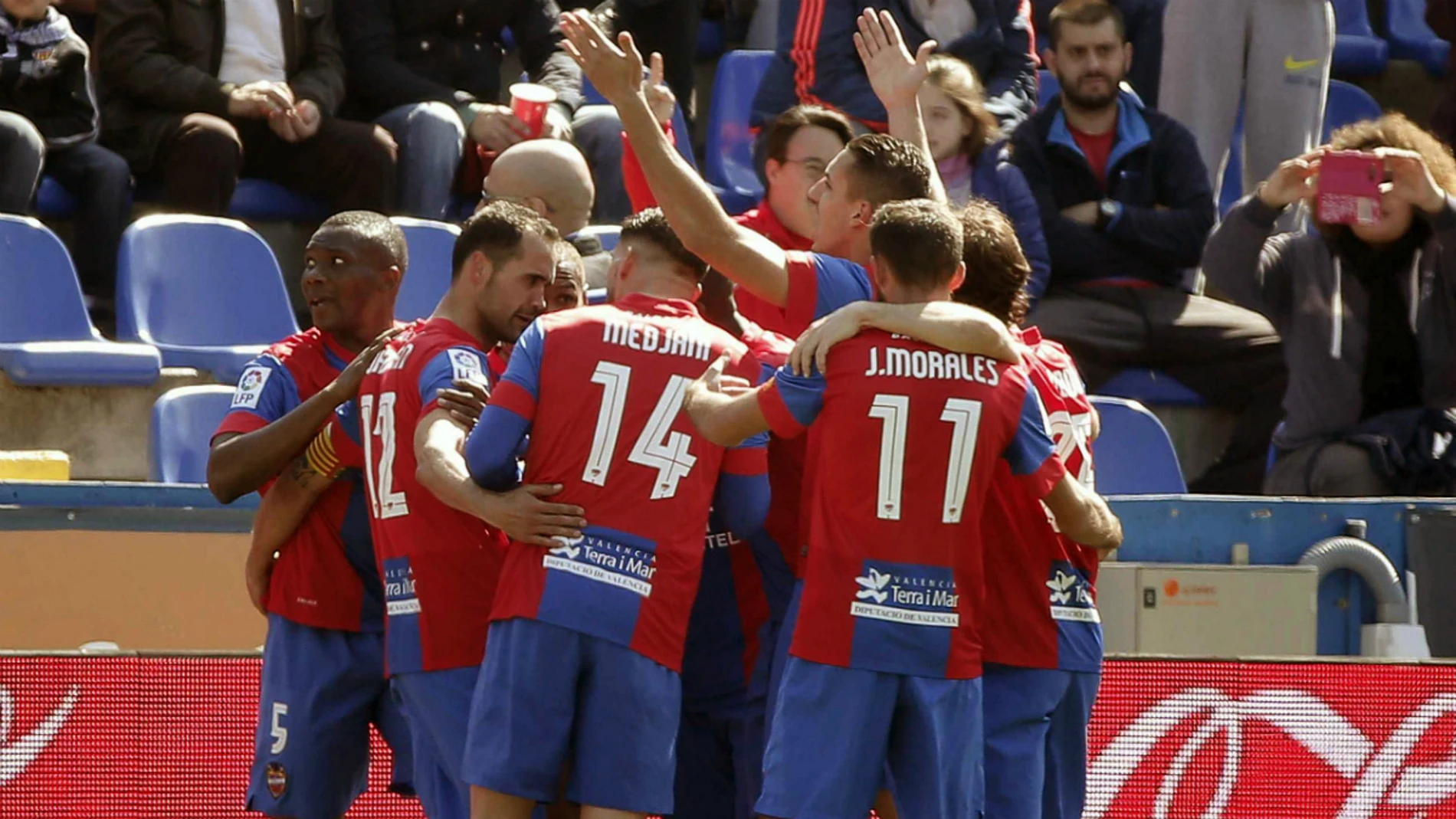Los jugadores del Levante celebran un gol Los jugadores del Levante celebran un gol