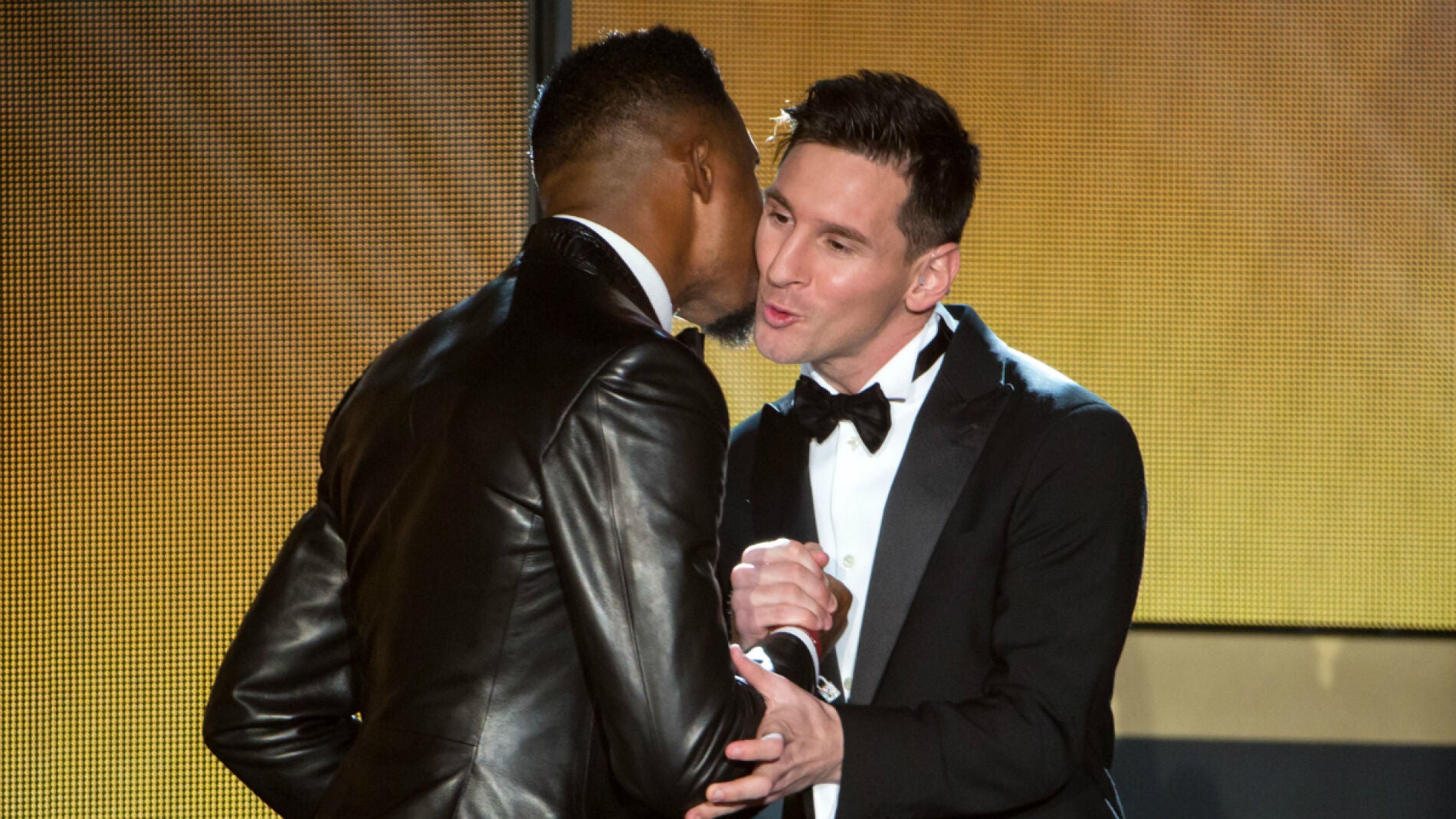 Eto'o besa a Messi