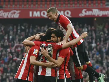 Los jugadores del Athletic celebran el gol de Mikel Rico Los jugadores del Athletic celebran el gol de Mikel Rico