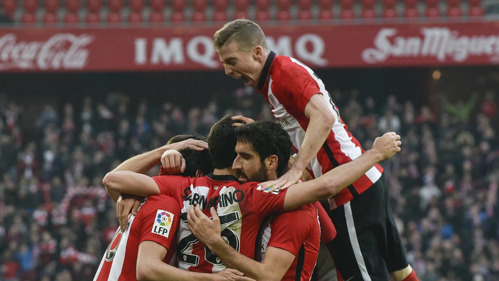 Los jugadores del Athletic celebran el gol de Mikel Rico Los jugadores del Athletic celebran el gol de Mikel Rico