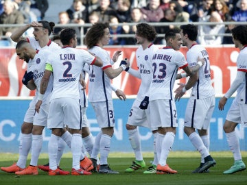 Los jugadores del PSG celebran uno de los nueve goles que marcaron al Troyes