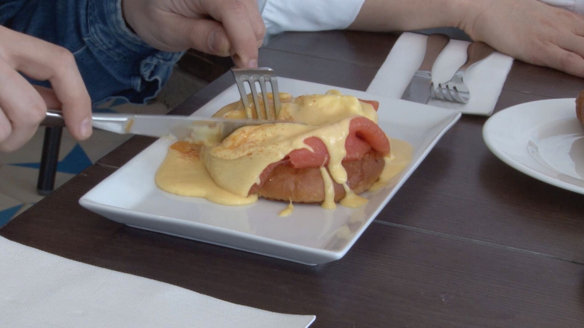 Huevos benedictine. Pornografía gastro.