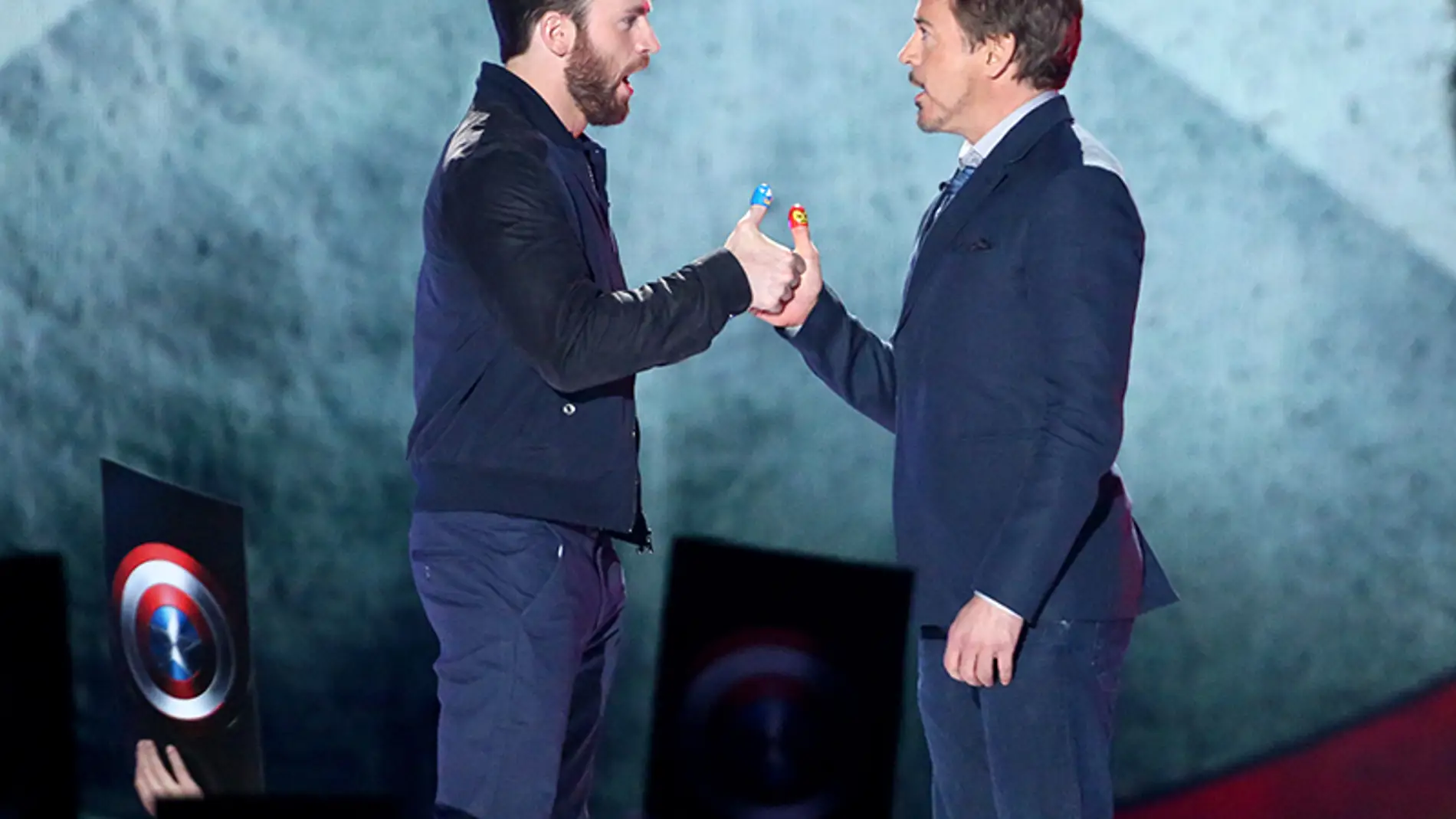 El pulso chino de Chris Evans y Robert Downey Jr.