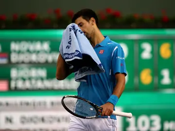 Novak Djokovic se seca el sudor en Indian Wells Novak Djokovic se seca el sudor en Indian Wells