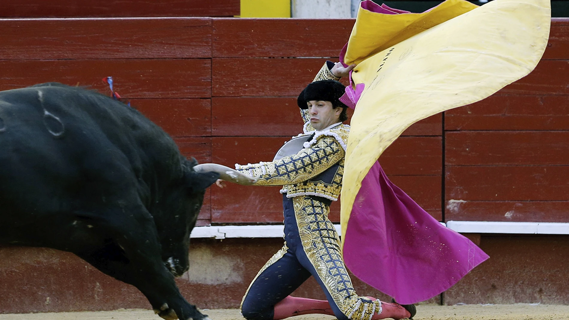 El torero Juan del Álamo salió a hombros al cortar una oreja a cada toro de su lote