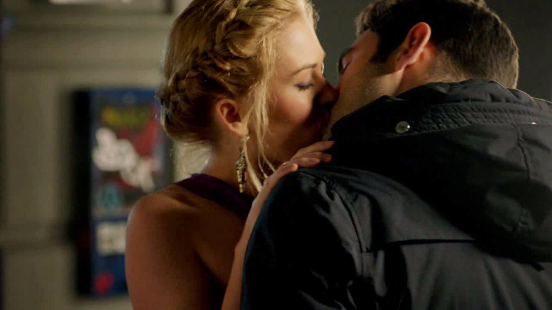 Ulrike y &Aacute;lex se besan