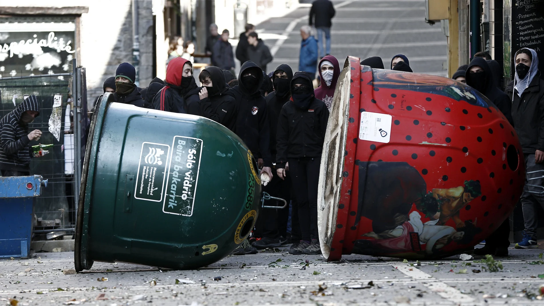 Violencia en las calles de Pamplona al término de la manifestación de estudiantes Violencia en las calles de Pamplona al término de la manifestación de estudiantes