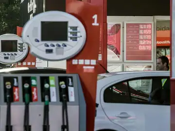 Imagen de una gasolinera Imagen de una gasolinera