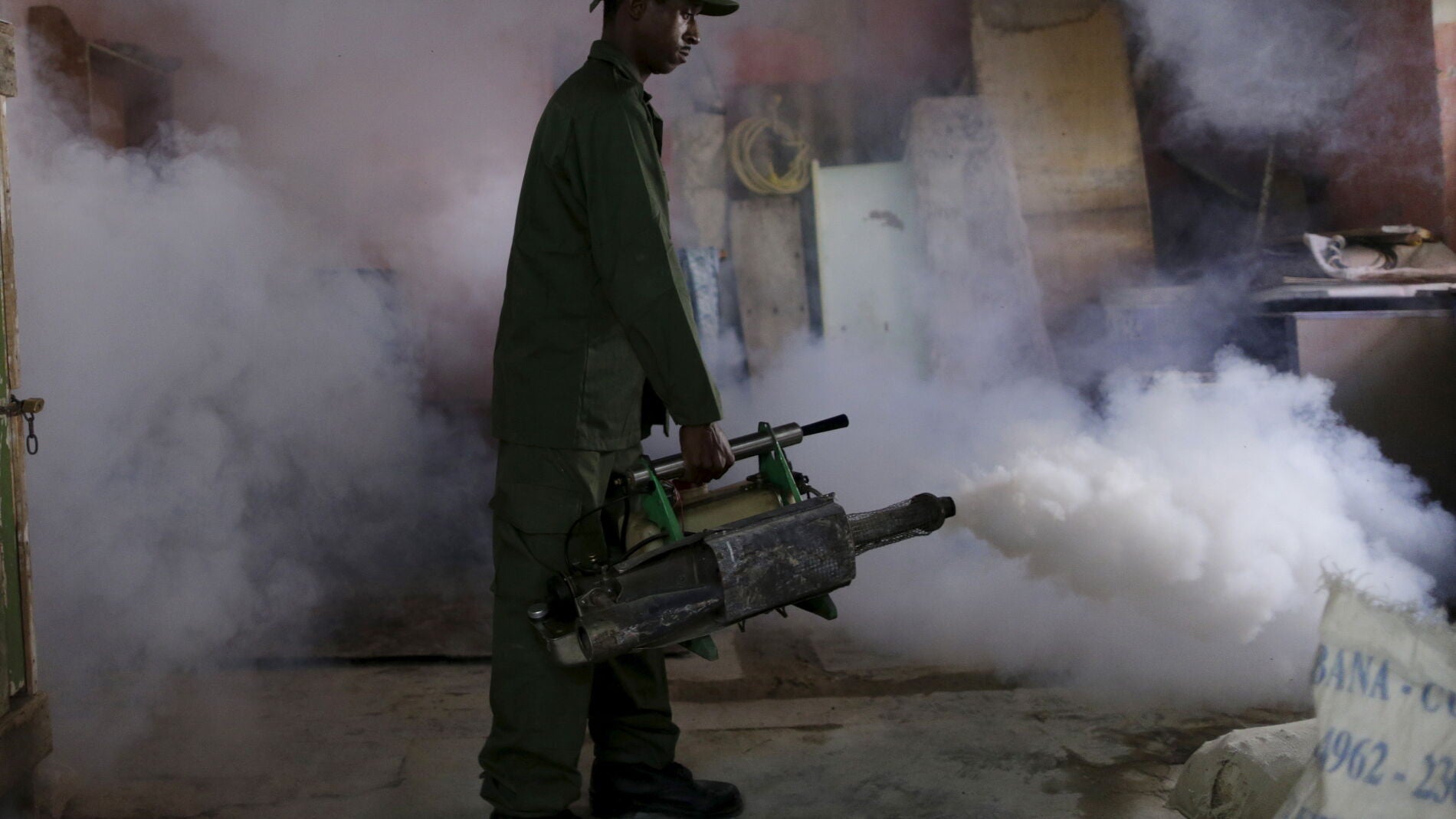 Fumigan contra el Zika en Cuba