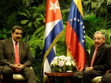Raúl Castro junto a Nicolás Maduro Raúl Castro junto a Nicolás Maduro