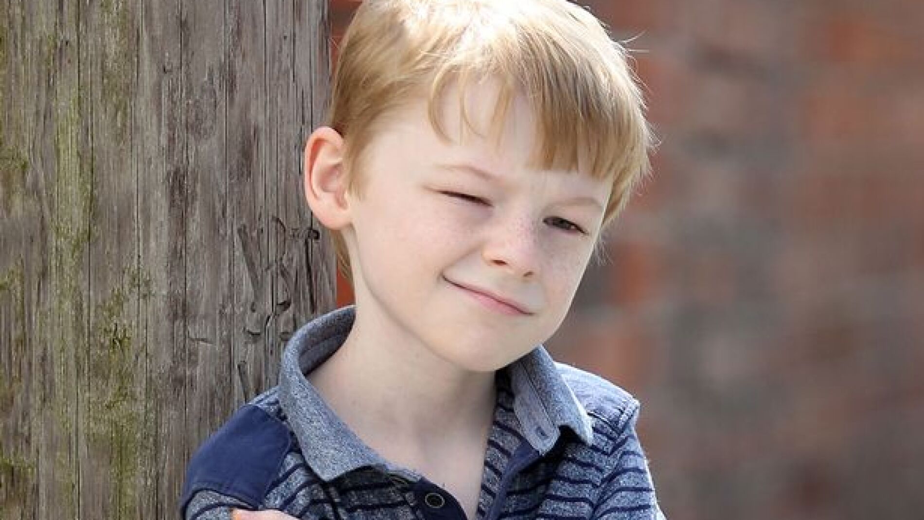 Escribe una carta a David Cameron pidiendo explicaciones por los recortes