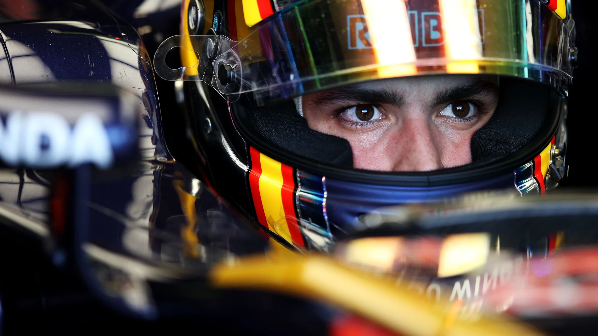 Sainz, en su monoplaza durante la sesión de calificación de Australia