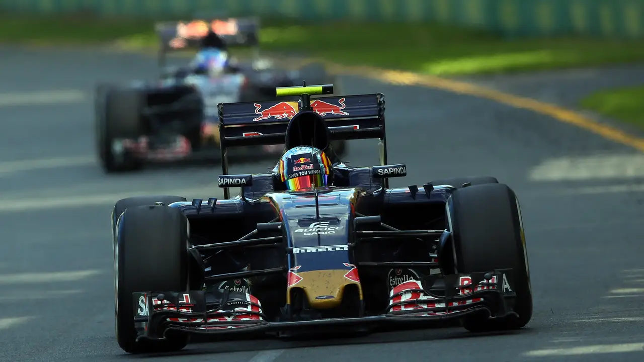 Carlos Sainz en el GP de Australia con Verstappen muy cerca
