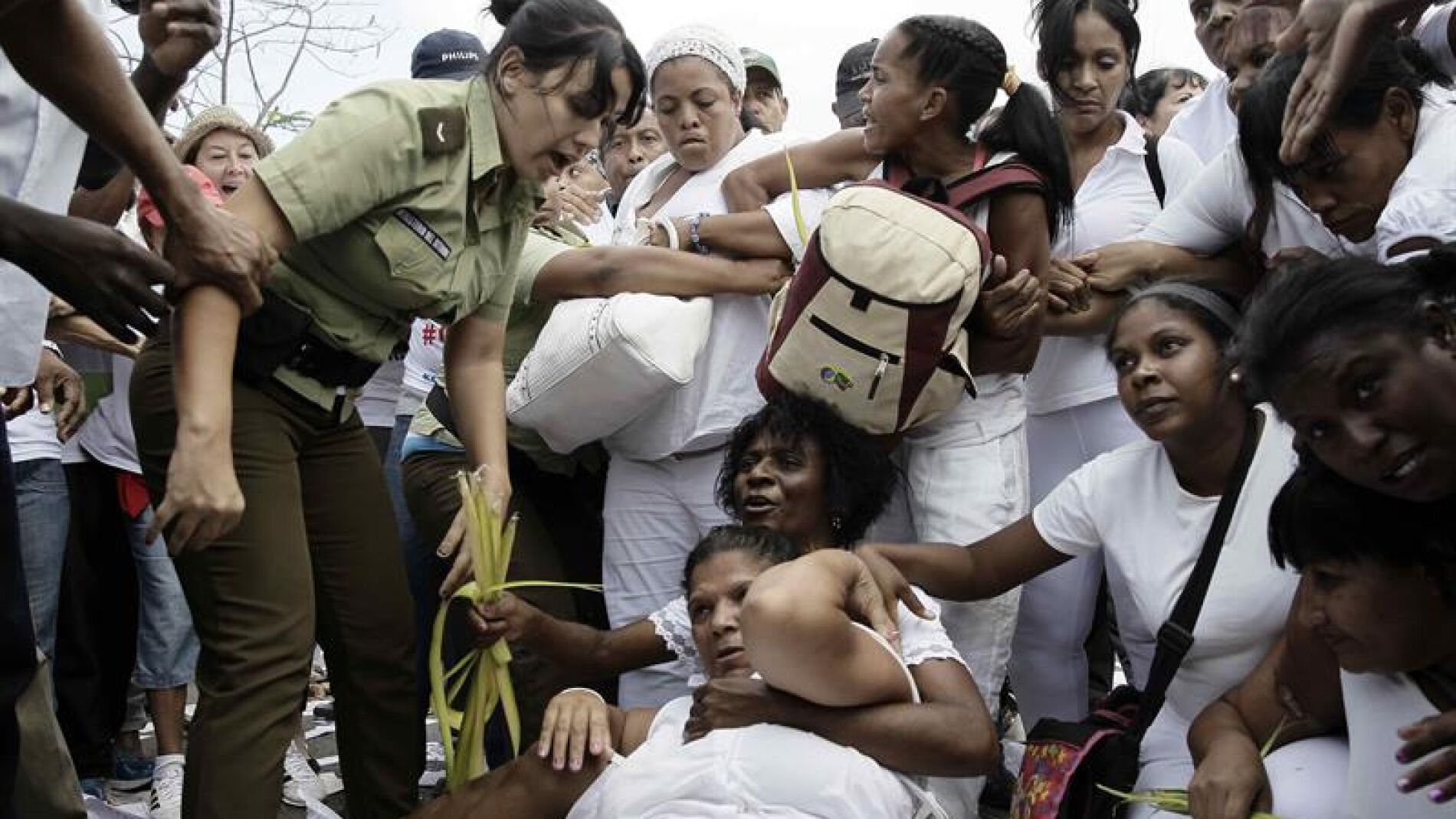 Arrestan a Damas de Blanco y opositores tras su marcha dominical en La Habana