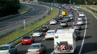 Las personas con mayor poder adquisitivo madrugan menos para ir al trabajo, según un estudio