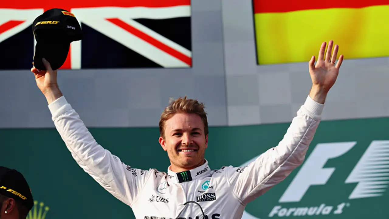 Rosberg celebra el triunfo en el podio de Australia