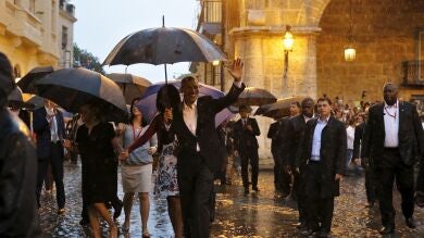 Primera toma de contacto de Obama con los cubanos horas antes de reunirse con Castro