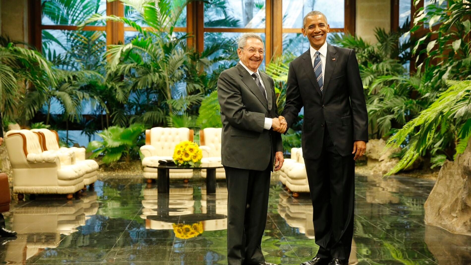 Ra&uacute;l Castro recibe a Barack Obama