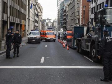 Fuerzas de seguridad en atentado terrorista en la parada de metro de Maelbeek en Bruselas