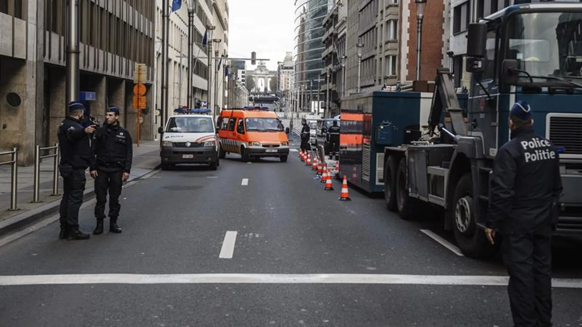 Fuerzas de seguridad en atentado terrorista en la parada de metro de Maelbeek en Bruselas Fuerzas de seguridad en atentado terrorista en la parada de metro de Maelbeek en Bruselas