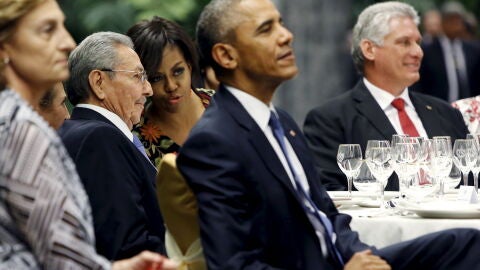 Castro agasaja a Obama con m&uacute;sica y comida cubana en la cena de Estado