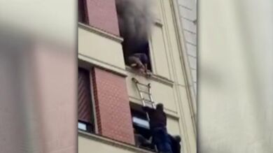 Cuatro hospitalizados, uno de ellos muy grave, por un incendio en Bilbao
