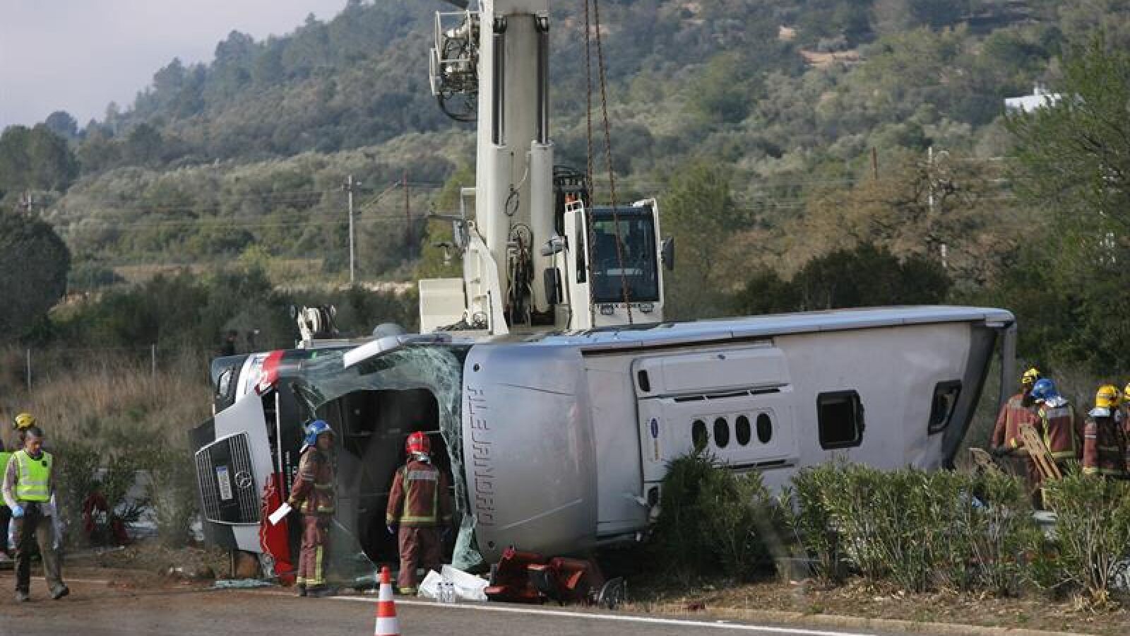 El conductor del autobús pasa a estado crítico junto a otro de los heridos