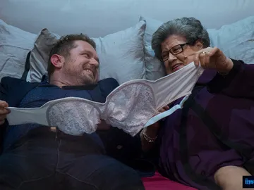 El Monaguillo pasa una noche loca con una señora El Monaguillo pasa una noche loca con una señora